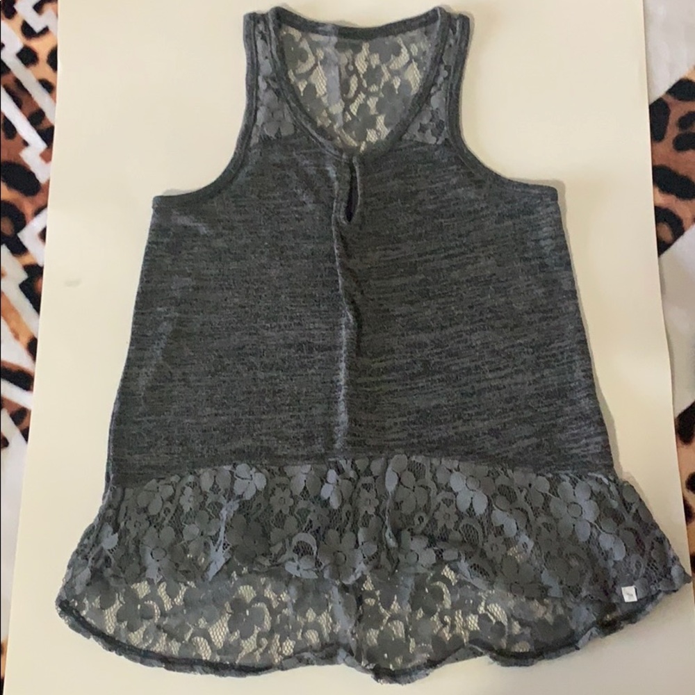 Gray tee